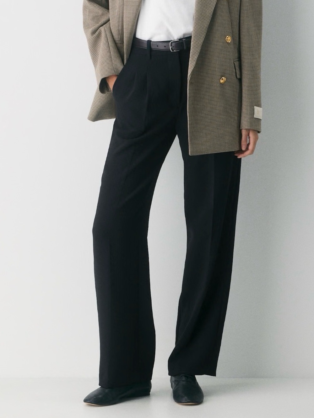 Aritzia The Effortless Pant - Crepette in Black